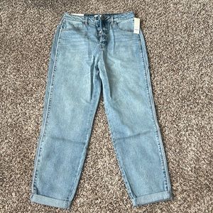 NWT High Rise Mom Jean